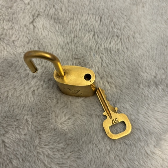 Louis Vuitton Lock & Key #317 - Picture 7 of 7